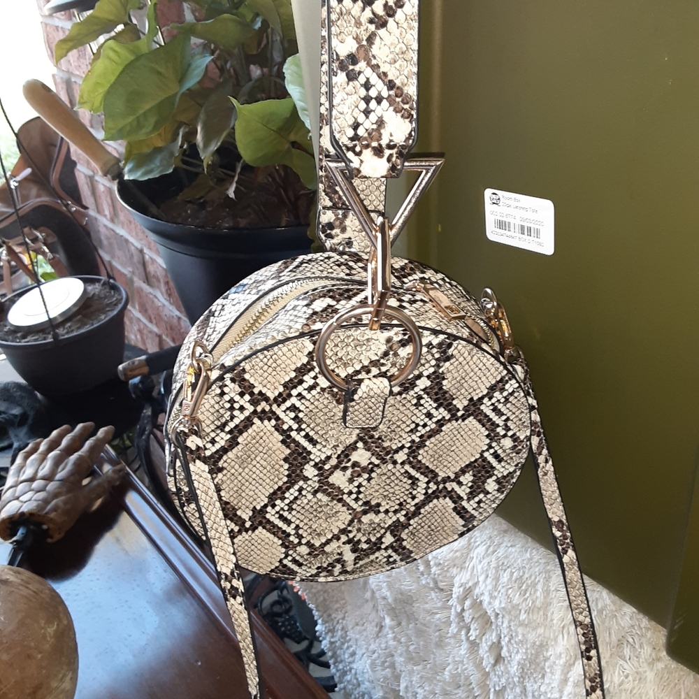 ROUND LADIES HANDBAG BY LEMON DROP
